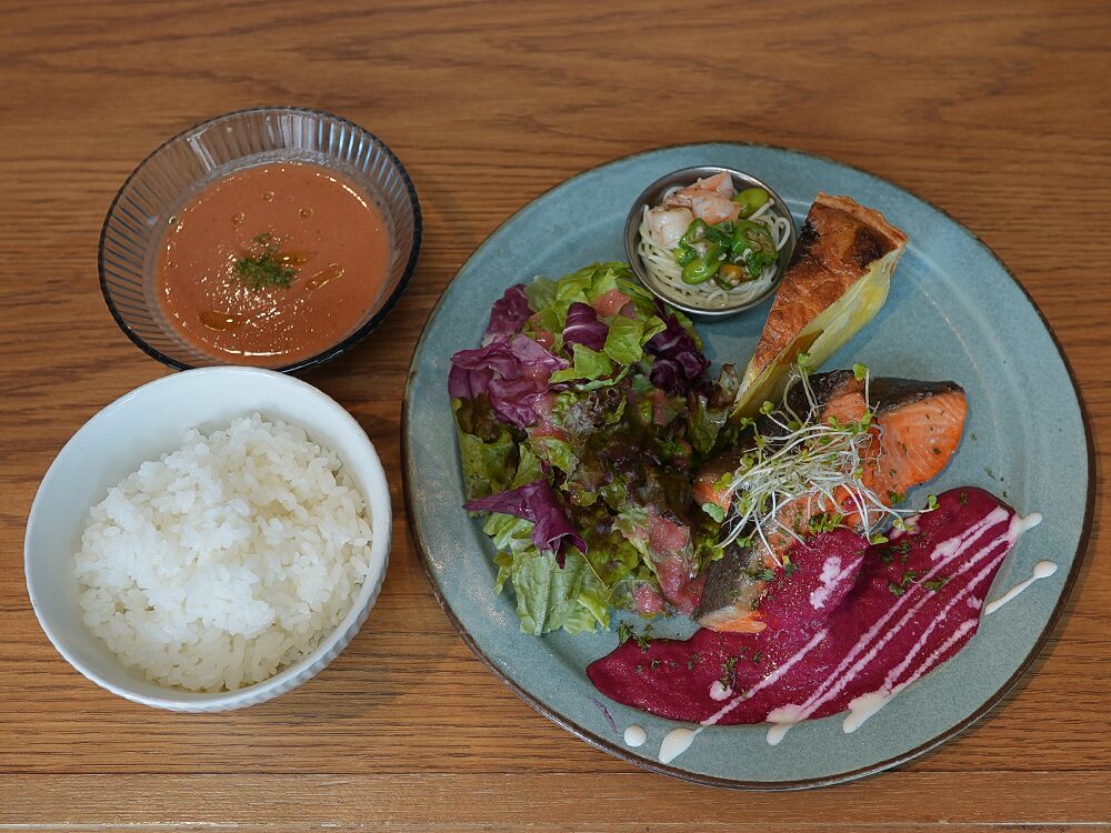 ランチプレート (サラダ・スープ・キッシュ・おばんざい付き)