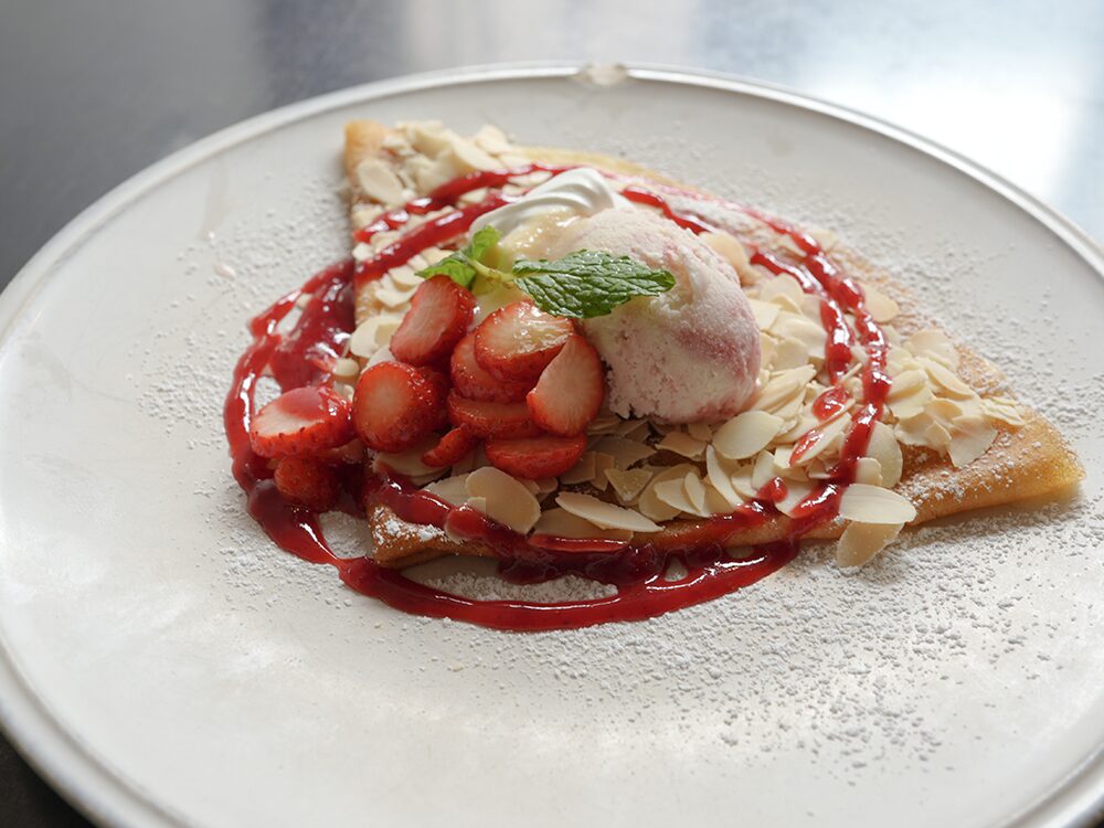 いちごミルクなクレープ